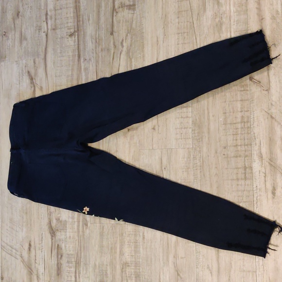 Wish List | Black floral embroidered cropped jean - Picture 4 of 6